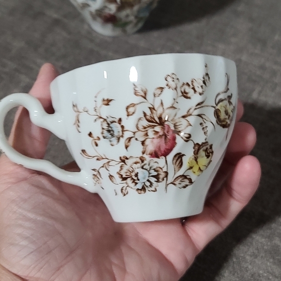 Johnson bros Staffordshire bouquet set of 3 tea cups - Picture 5 of 12